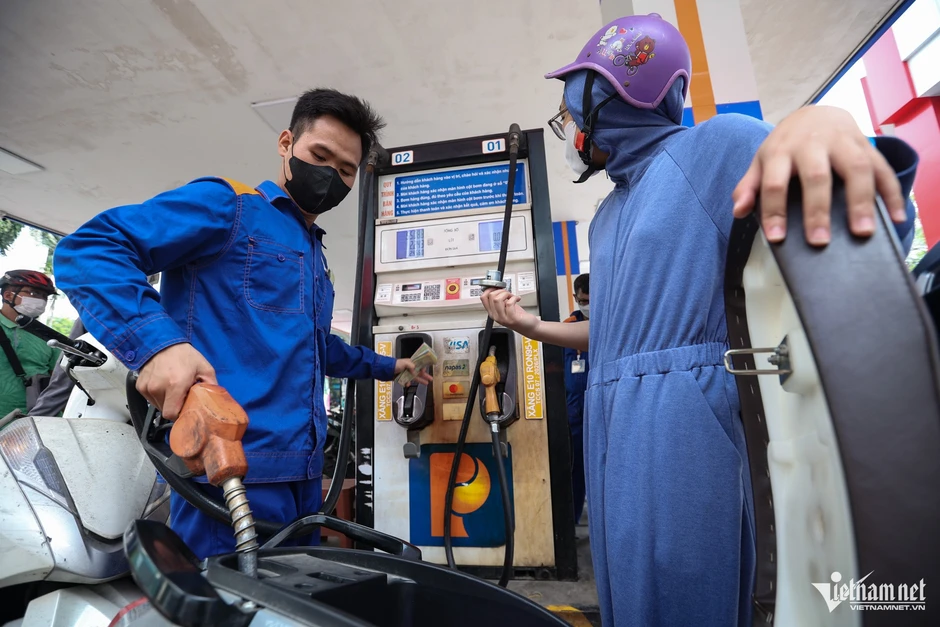 Giá xăng dầu hôm nay 15/6: Dầu thế giới giảm mạnh, trong nước ở mức thấp