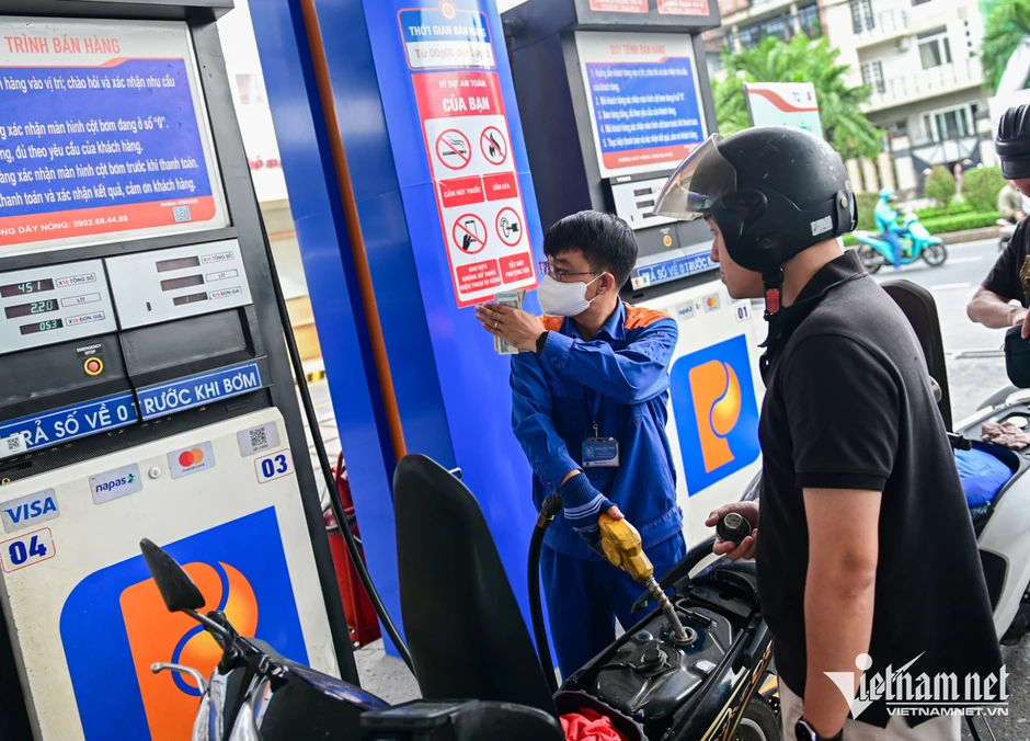 Giá xăng dầu hôm nay 15/8: Thế giới đi lên, trong nước duy trì mức thấp