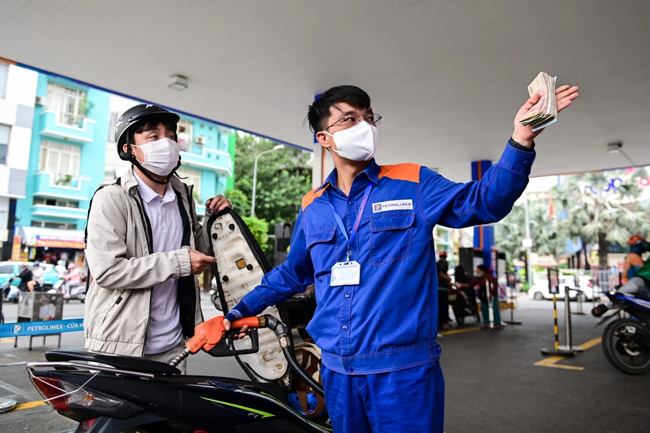 Giá xăng dầu hôm nay 17/5: Dầu thế giới tăng mạnh, trong nước xăng dầu hạ nhanh Giá xăng dầu hôm nay 17/5: Dầu thế giới tăng mạnh, trong nước xăng dầu hạ nhanh