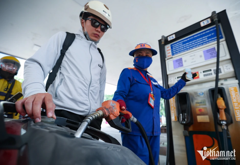 Giá xăng dầu hôm nay 17/7: Dầu thế giới hạ nhiệt, trong nước có giá mới Giá xăng dầu hôm nay 17/7: Dầu thế giới hạ nhiệt, trong nước có giá mới