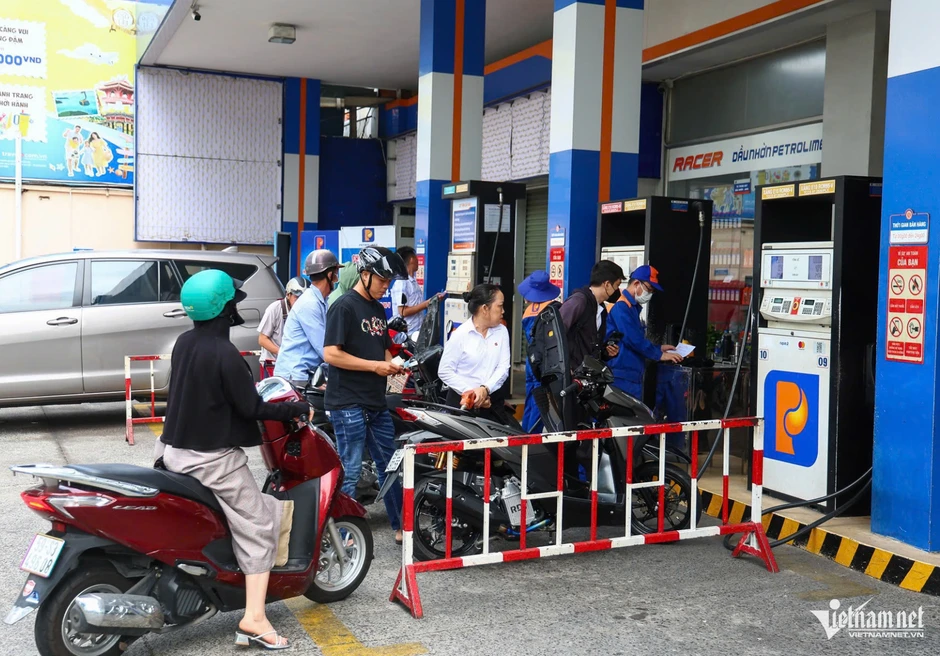 Giá xăng dầu hôm nay 18/8: Thế giới đi lên, trong nước chờ điều chỉnh Giá xăng dầu hôm nay 18/8: Thế giới đi lên, trong nước chờ điều chỉnh