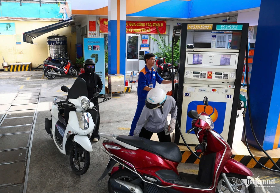 Giá xăng dầu hôm nay 19/9: Thế giới suy yếu, trong nước dầu sát 30.000 đồng/lít Giá xăng dầu hôm nay 19/9: Thế giới suy yếu, trong nước dầu sát 30.000 đồng/lít