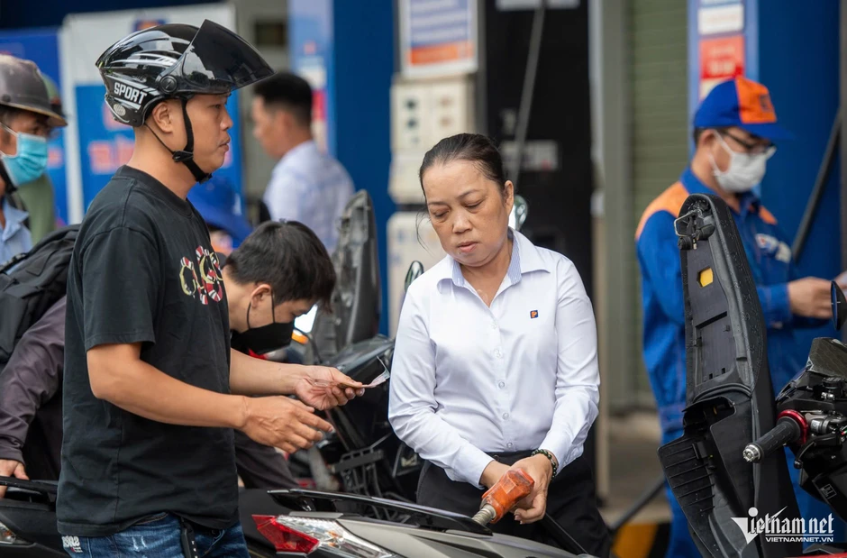 Giá xăng dầu hôm nay 21/9: Thế giới đi xuống, dầu trong nước sát 30.000 đồng/lít Giá xăng dầu hôm nay 21/9: Thế giới đi xuống, dầu trong nước sát 30.000 đồng/lít