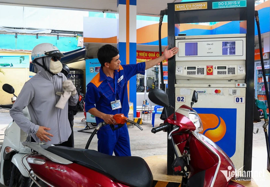 Giá xăng dầu hôm nay 22/6: Dầu thế giới đi lên, trong nước duy trì mức thấp Giá xăng dầu hôm nay 22/6: Dầu thế giới đi lên, trong nước duy trì mức thấp