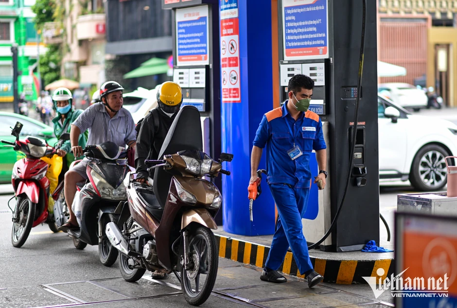 Giá xăng dầu hôm nay 5/8: Thế giới lao dốc, trong nước điều chỉnh vào ngày mai Giá xăng dầu hôm nay 5/8: Thế giới lao dốc, trong nước điều chỉnh vào ngày mai
