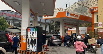 Giá xăng dầu tăng 20 % sẽ dùng qũy bình ổn giá trong tháng này