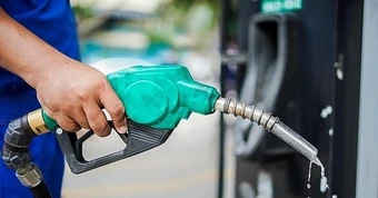 Giá xăng dầu tăng mạnh: RON95 vượt 22.000 đồng/lít, dầu diesel trên 23.000 đồng/lít