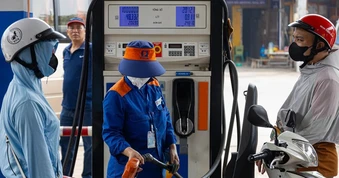 Giá xăng dầu tiếp tục giảm mạnh, dầu diesel giảm hơn 1.600 đồng/lít