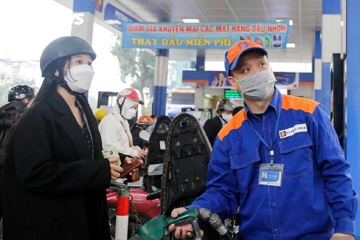 Giá xăng dầu trong nước đồng loạt tăng, riêng dầu hỏa giảm, chi quỹ bình ổn Giá xăng dầu trong nước đồng loạt tăng, riêng dầu hỏa giảm, chi quỹ bình ổn