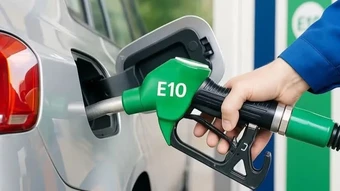 Giá xăng E5RON92, E10RON95-III tăng từ 15 giờ ngày 1/10