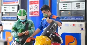 Giá xăng RON95-III giảm hơn 3.800 đồng/lít, dầu hỏa giảm gần 8.000 đồng/lít từ 22 giờ hôm nay 11/3