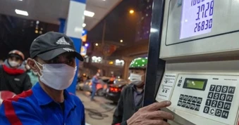 Giá xăng tăng, Bộ Xây dựng chỉ đạo ngăn cước vận tải "tát nước theo mưa"