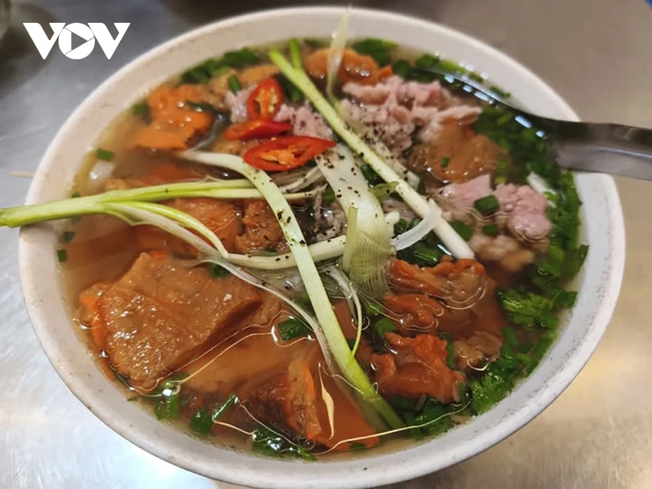 Giá xăng tăng, quán ăn tăng giá, người dân lo ngại Giá xăng tăng, quán ăn tăng giá, người dân lo ngại