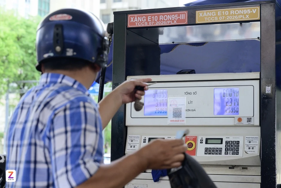 Giá xăng vượt 25.000 đồng/lít, dầu diesel lên sát 30.000 đồng/lít Giá xăng vượt 25.000 đồng/lít, dầu diesel lên sát 30.000 đồng/lít