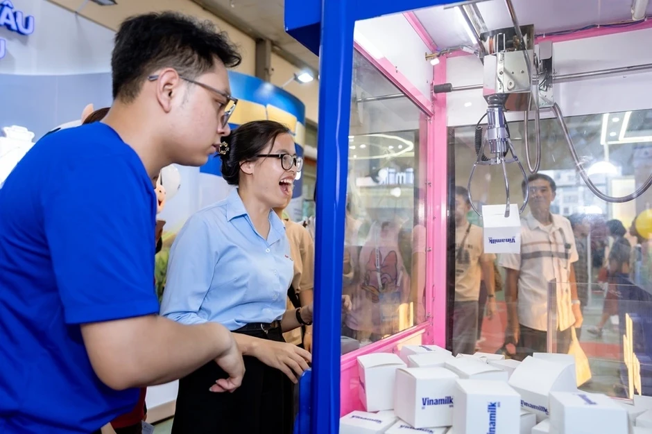 Gian hàng Vinamilk thu hút đông đảo khách tham quan tại Triển lãm sữa 2026 Gian hàng Vinamilk thu hút đông đảo khách tham quan tại Triển lãm sữa 2026