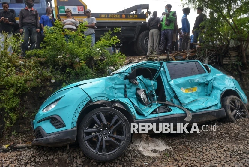 Green SM lên tiếng vụ taxi liên quan 2 đoàn tàu đâm nhau ở Indonesia Green SM lên tiếng vụ taxi liên quan 2 đoàn tàu đâm nhau ở Indonesia