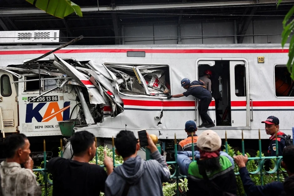 Green SM lên tiếng vụ taxi liên quan 2 đoàn tàu đâm nhau ở Indonesia Green SM lên tiếng vụ taxi liên quan 2 đoàn tàu đâm nhau ở Indonesia