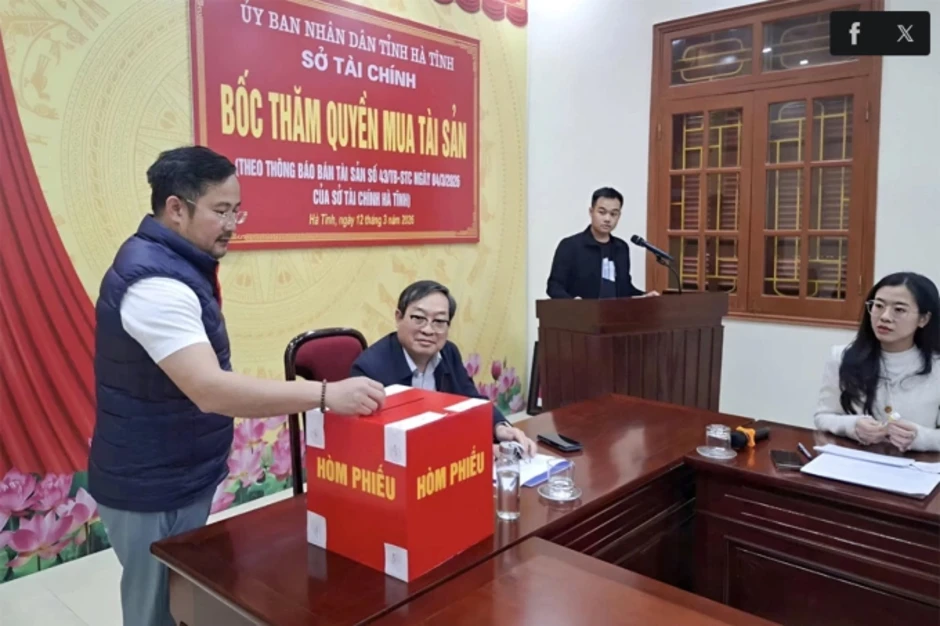 Hà Tĩnh bàn giao gần 30 kg vàng cho doanh nghiệp trúng quyền mua Hà Tĩnh bàn giao gần 30 kg vàng cho doanh nghiệp trúng quyền mua