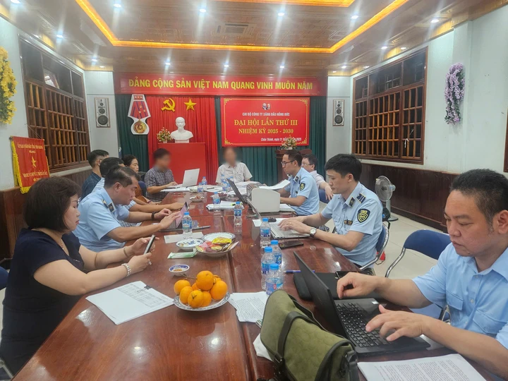 Hai doanh nghiệp đầu mối xăng dầu bị phạt 320 triệu đồng Hai doanh nghiệp đầu mối xăng dầu bị phạt 320 triệu đồng
