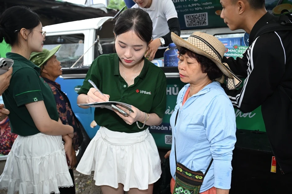 Hàng nghìn hộ, cá nhân kinh doanh được tư vấn, mở tài khoản ngay tại điểm bán Hàng nghìn hộ, cá nhân kinh doanh được tư vấn, mở tài khoản ngay tại điểm bán