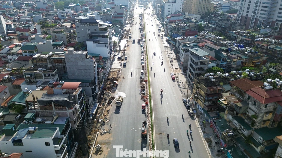 Hàng quán mở cửa trở lại trên tuyến Hoàng Cầu - Voi Phục mới
