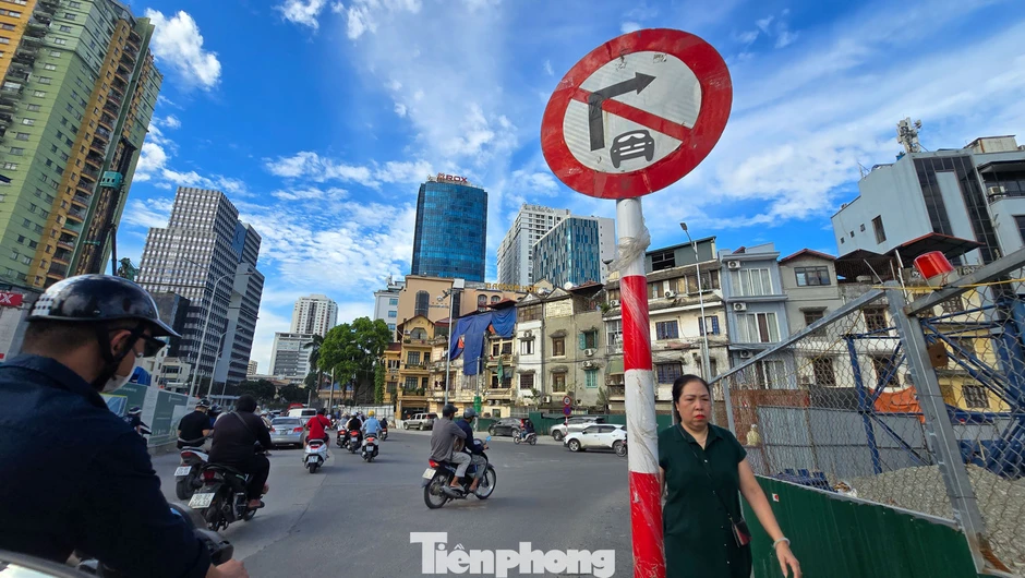 Hàng quán mở cửa trở lại trên tuyến Hoàng Cầu - Voi Phục mới