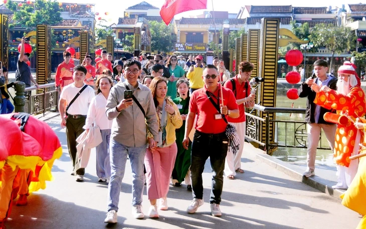 Hầu hết các chuyến bay từ Hà Nội, TP.HCM tới các điểm du lịch đã kín chỗ