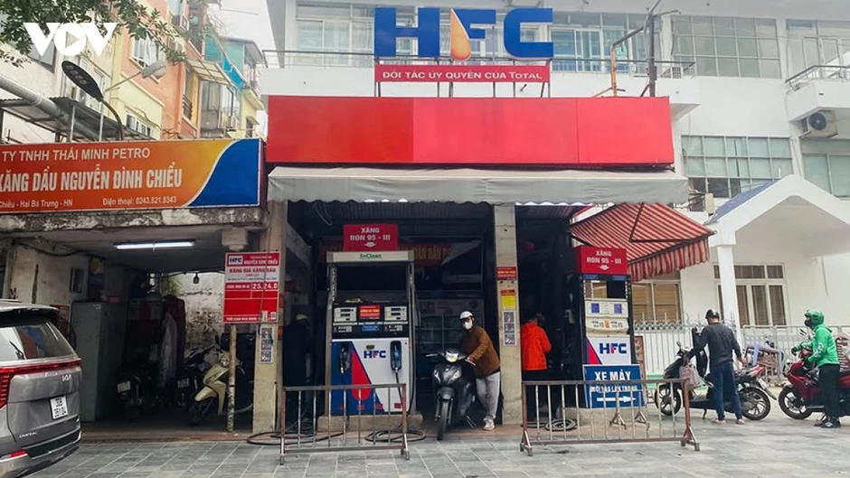 Hầu hết các mặt hàng xăng dầu đều giảm từ 15h00 chiều nay 6/8 Hầu hết các mặt hàng xăng dầu đều giảm từ 15h00 chiều nay 6/8
