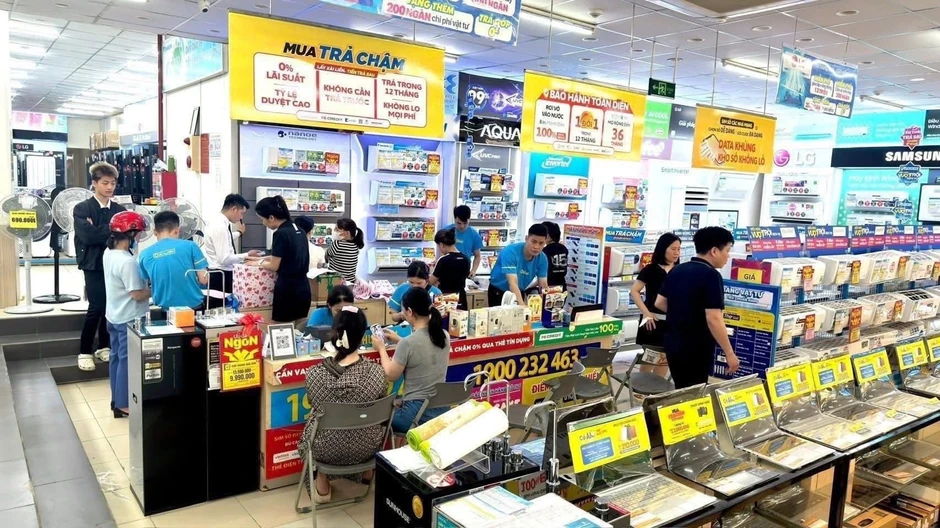 Hệ thống bán lẻ thuộc Điện Máy Xanh tri ân khách hàng dịp chào sàn Hệ thống bán lẻ thuộc Điện Máy Xanh tri ân khách hàng dịp chào sàn