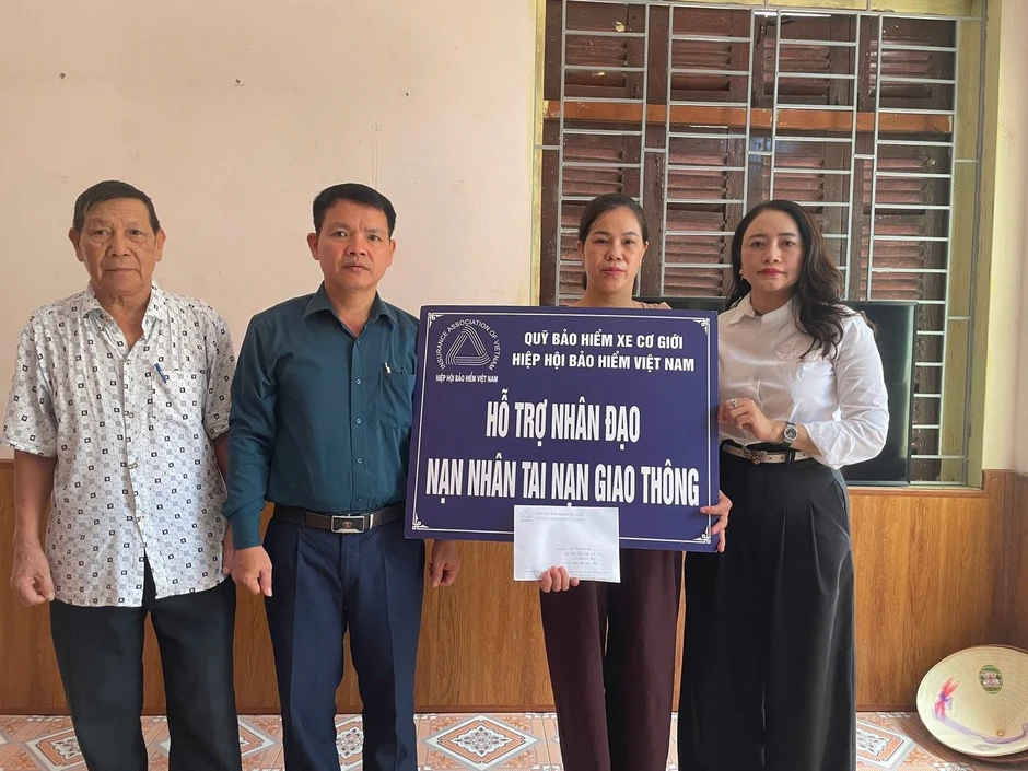 Hỗ trợ 45 triệu đồng cho gia đình nạn nhân tai nạn giao thông tại Hà Nội Hỗ trợ 45 triệu đồng cho gia đình nạn nhân tai nạn giao thông tại Hà Nội