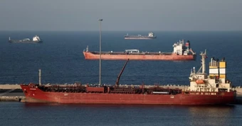 Iran bất ngờ cho phép tàu chở dầu một quốc gia châu Á đi qua eo biển Hormuz, hơn 100.000 thùng dầu sẽ cập cảng trong ngày 19/3
