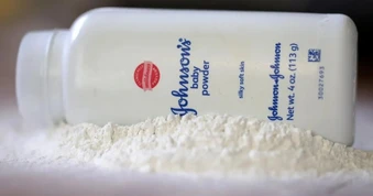 J&J đề nghị chi 5,5 tỷ USD để dàn xếp các vụ kiện phấn rôm gây ung thư