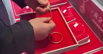 Khách chi nghìn tỷ mua vàng chỉ trong vài giờ, phía sau là bí mật động trời