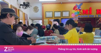 Khách đông nghẹt, tiệm vàng lâu đời tại TP.HCM giới hạn bán mỗi người