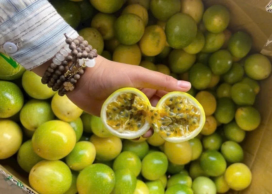 Khách đua thử món ăn với sốt chanh dây vàng, giá bán lẻ tăng mạnh Khách đua thử món ăn với sốt chanh dây vàng, giá bán lẻ tăng mạnh