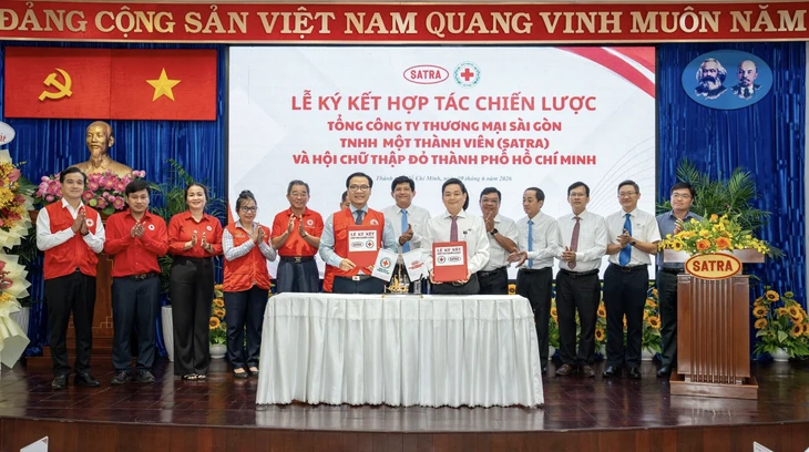 Khi 'ông lớn' bán lẻ SATRA bắt tay với Hội Chữ thập đỏ TP.HCM