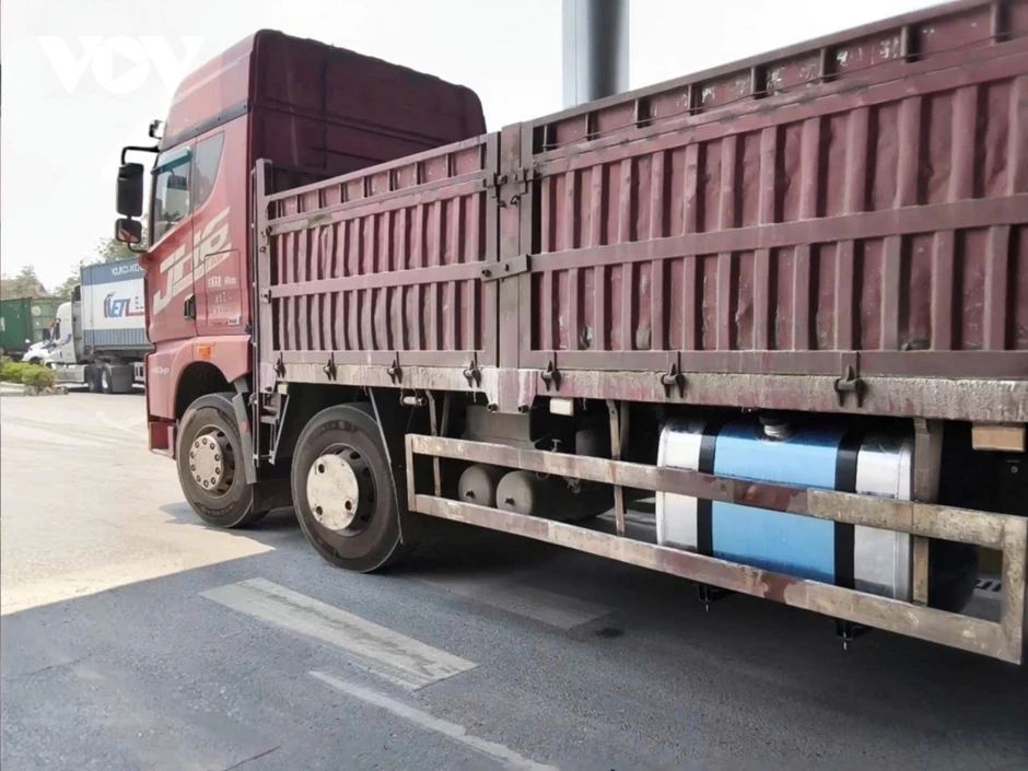Kiểm soát tình trạng buôn lậu xăng dầu biên giới Quảng Trị Kiểm soát tình trạng buôn lậu xăng dầu biên giới Quảng Trị