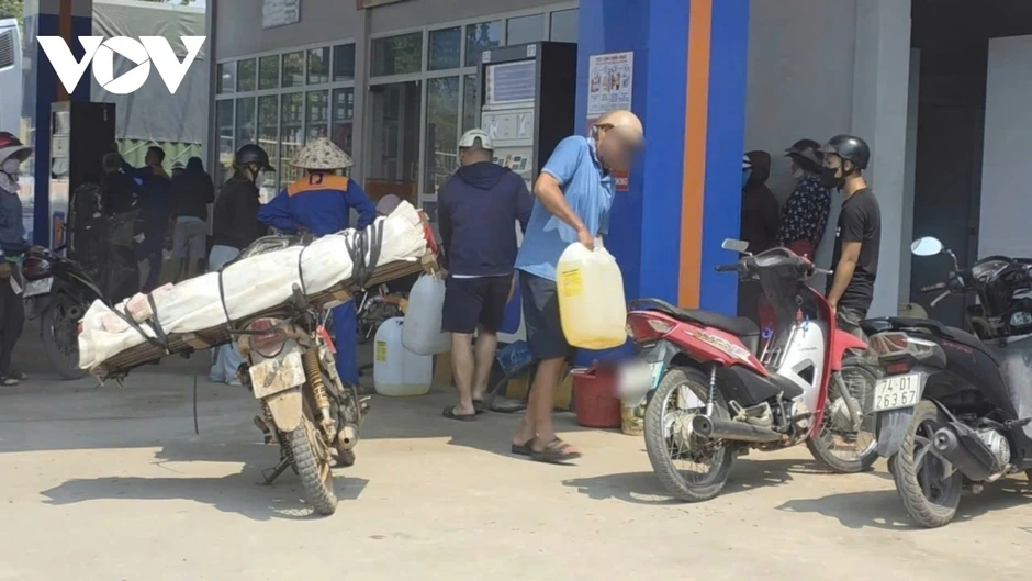 Kiểm soát tình trạng buôn lậu xăng dầu biên giới Quảng Trị Kiểm soát tình trạng buôn lậu xăng dầu biên giới Quảng Trị