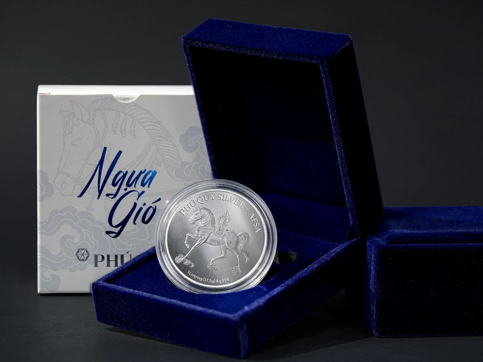 Kinh Dịch và Ngựa gió nhà Phật cùng hiện diện trên sản phẩm bạc mới của Phú Quý Kinh Dịch và Ngựa gió nhà Phật cùng hiện diện trên sản phẩm bạc mới của Phú Quý