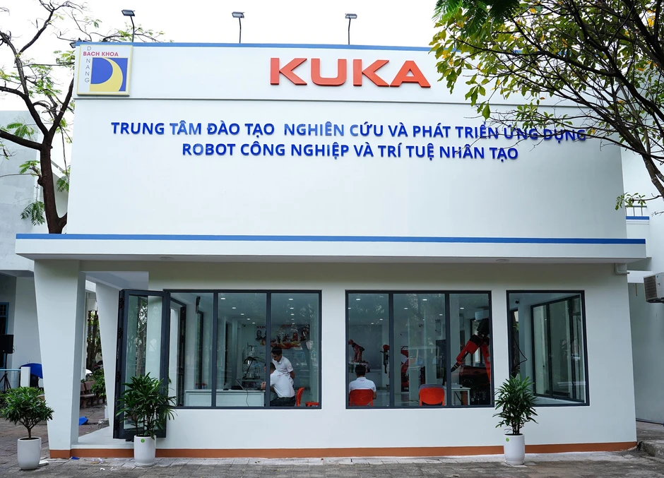 KUKA bắt tay trường đại học, thành lập Trung tâm công nghệ Robot & AI KUKA bắt tay trường đại học, thành lập Trung tâm công nghệ Robot & AI