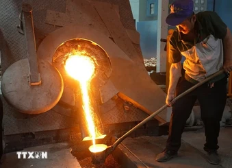 Kỳ vọng lãi suất cao, căng thẳng Trung Đông hạ nhiệt kéo giá bạc và dầu đồng loạt giảm