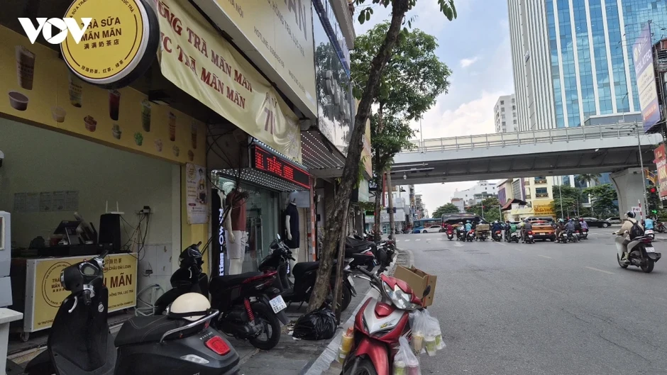 Lại chuyện vỉa hè, trật tự do bàn tay vô hình hay do quản lý nghiêm? Lại chuyện vỉa hè, trật tự do bàn tay vô hình hay do quản lý nghiêm?