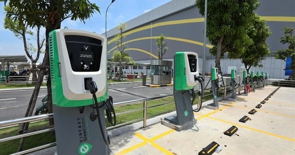 Lắp bổ sung trạm sạc điện trên cao tốc Bắc-Nam Lắp bổ sung trạm sạc điện trên cao tốc Bắc-Nam