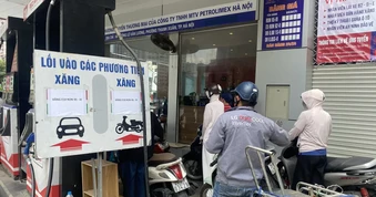 Liên bộ Công thương - Tài chính lần đầu điều hành giá xăng E10RON95-III