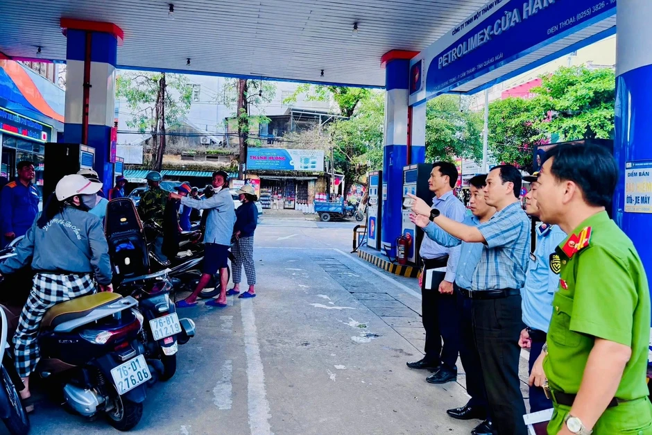 Loạt tỉnh thành mạnh tay xử lý tình trạng găm hàng, bán xăng dầu nhỏ giọt Loạt tỉnh thành mạnh tay xử lý tình trạng găm hàng, bán xăng dầu nhỏ giọt