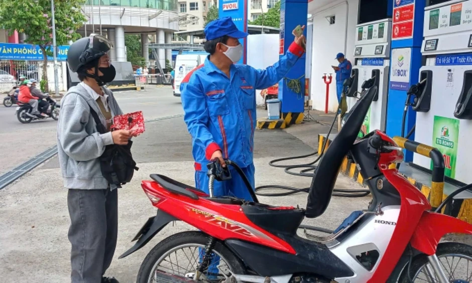 Lượng bán xăng E10 ổn định trong những ngày đầu chuyển đổi Lượng bán xăng E10 ổn định trong những ngày đầu chuyển đổi
