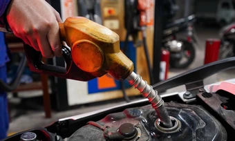 Lượng xăng dầu nhập khẩu tăng hơn 40% nửa đầu tháng 3