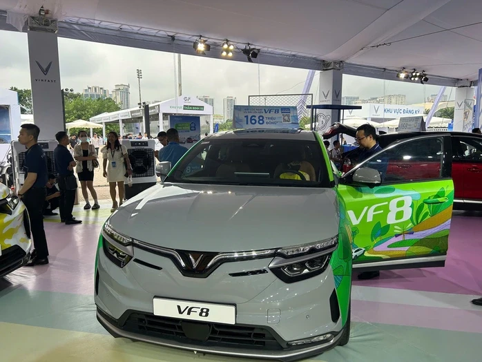 Miễn lệ phí trước bạ đến năm 2030, người mua xe điện tiết kiệm cả trăm triệu đồng Miễn lệ phí trước bạ đến năm 2030, người mua xe điện tiết kiệm cả trăm triệu đồng