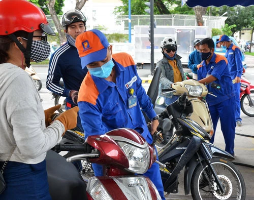 Miễn thuế bảo vệ môi trường, tiêu thụ đặc biệt, VAT với xăng dầu đến ngày 15-4 Miễn thuế bảo vệ môi trường, tiêu thụ đặc biệt, VAT với xăng dầu đến ngày 15-4