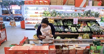 Mở siêu thị nhỏ trong chợ truyền thống lớn, giảm giá hàng Việt vào cuối tuần